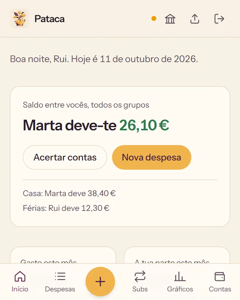 Pataca on a phone, with made-up numbers: the balance between the two of us and this month’s spending.