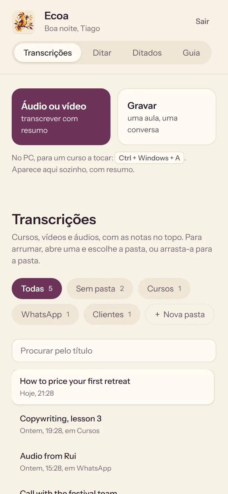 Ecoa on a phone: the transcripts from the computer, with folders for courses, WhatsApp and clients.