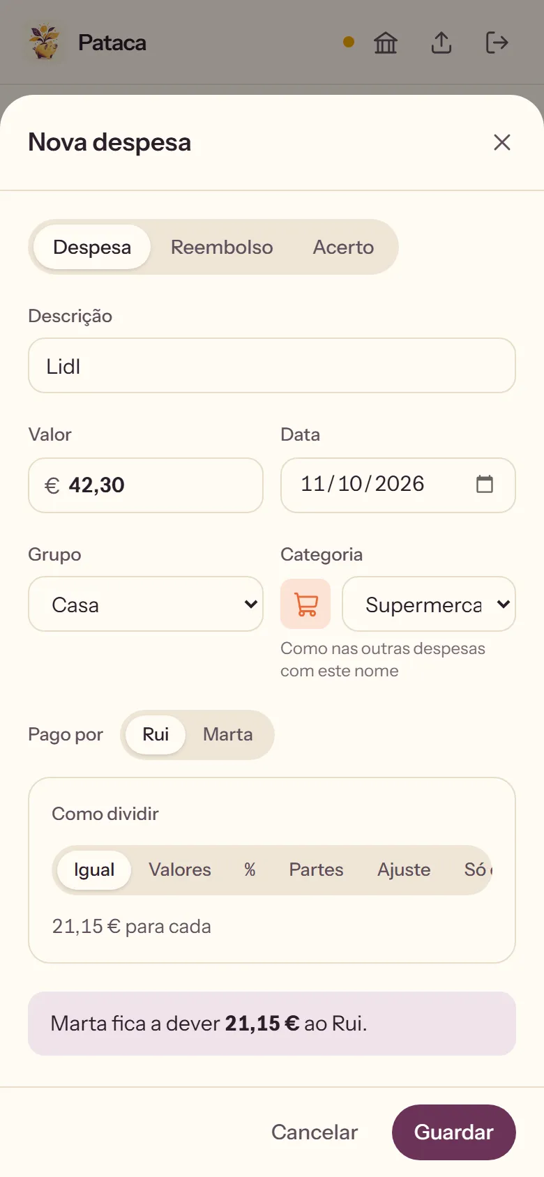 Pataca: a new expense being split, with the category filled in from the description.
